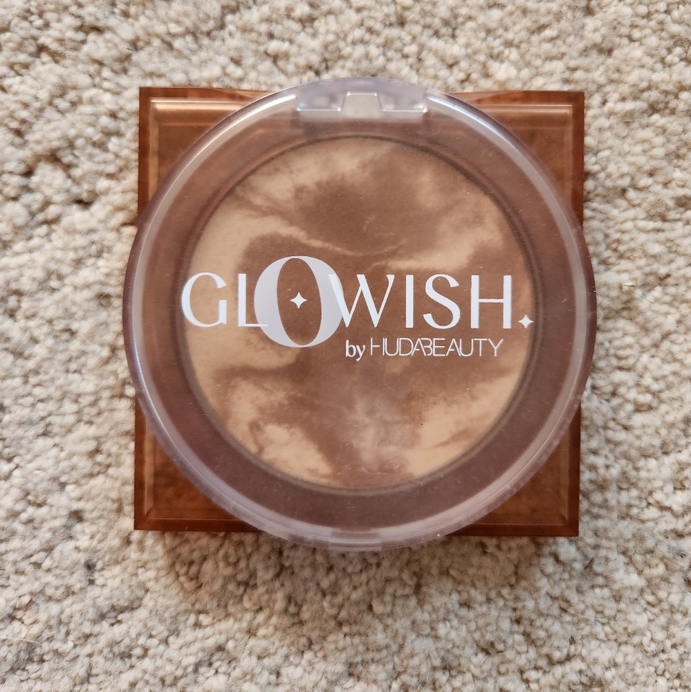 Huda Beauty bronzer